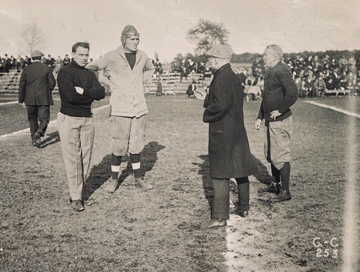 Team captain Knute Rockne, with coach Jesse Harper Team captain Knute Rockne, with Notre Dame coach Jesse Harper